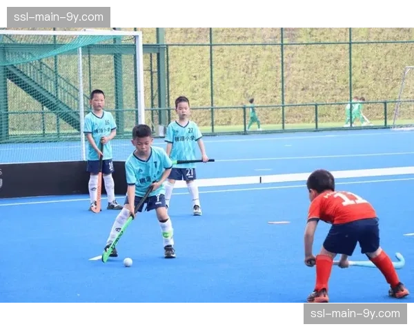 青少年球员家长谈曲棍球教育价值：培养毅力与协作精神